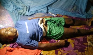 घर में सो रहे पति पत्नी पर गिरी गाज, पति की मौत, पत्नी भी झुलसी