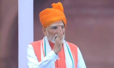 79वां स्वाधीनता दिवस समारोह, दिल्ली के लाल क़िले में प्रधानमंत्री नरेंद्र मोदी ने फहराया तिरंगा