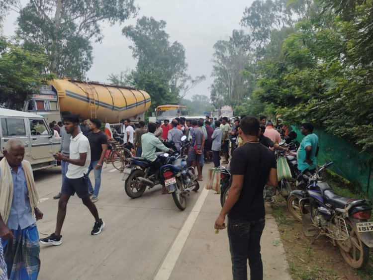 सडक़ हादसे में जीजा-साले की दर्दनाक मौत तेज़ रफ्तार कैप्सूल ट्रक ने उनकी बाइक को रौंदा, मौके पर हुई दोनो की मौत