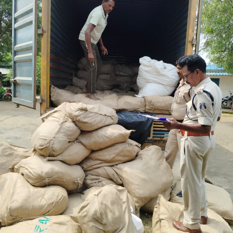 डिटर्जेंट के कागजात पर 100 बोरी विमल गुटका और 30 बोरी तंबाकू जा रहा था रायपुर से बोकारो