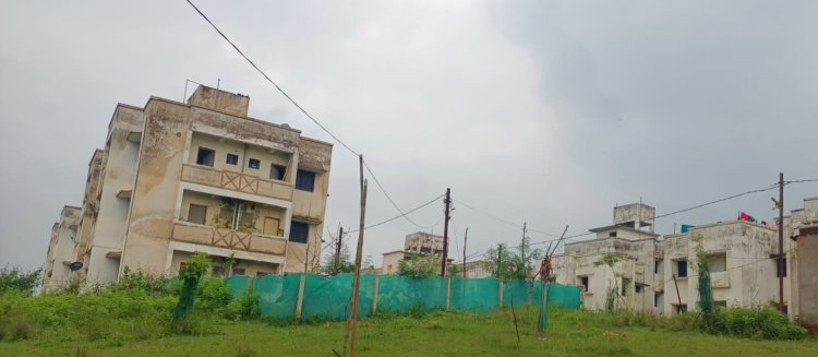 जिला मुख्यालय में हाउसिंग बोर्ड के सरकारी आवासों में चोरों का धावा, जशपुर के टिकैतगंज स्थित हाउसिंग बोर्ड कॉलोनी के 10 आवासों में एक ही रात में चोरी