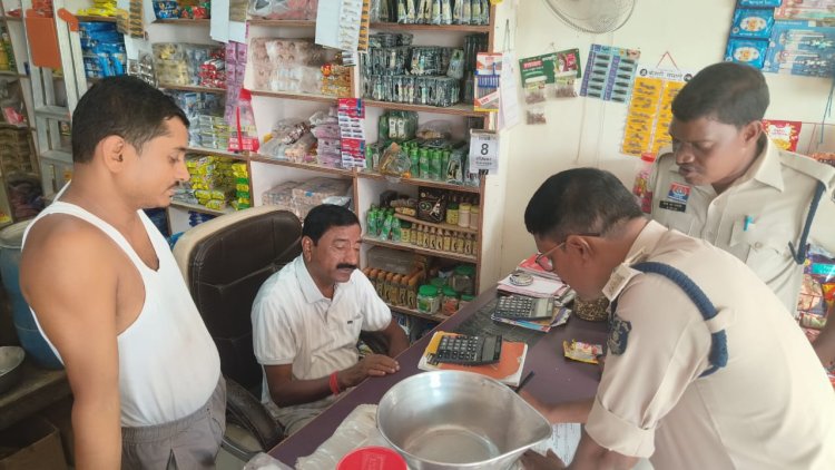 सार्वजनिक स्थानों पर तंबाकू उत्पाद बेचने वालों के खिलाफ जशपुर पुलिस की कार्यवाही] स्कूलों के आसपास के 114 दुकानों में कोटपा एक्ट के तहत 22 हजार 800 का जुर्माना वसूला