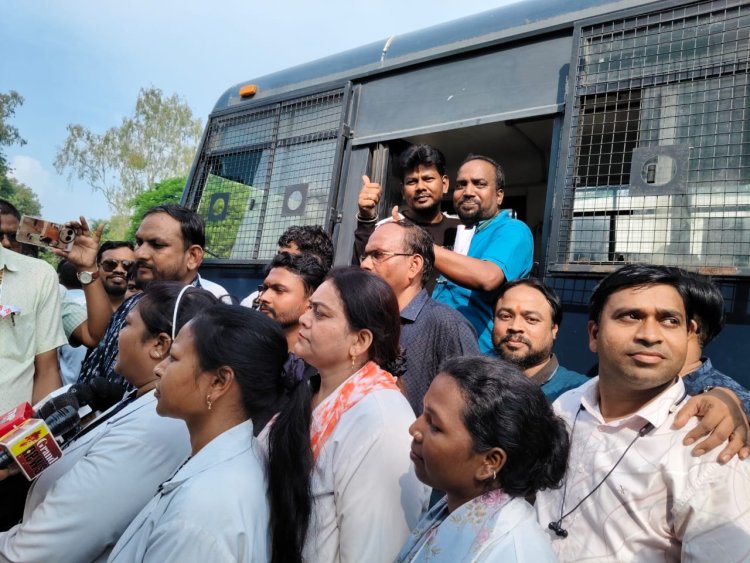 एनएचएम स्वास्थ्य कर्मचारीयों का 32 दिनों से जारी हड़ताल खत्म,  स्वास्थ्य मंत्री श्याम बिहारी जायसवाल के साथ शुक्रवार को हुई बैठक में चार प्रमुख मांगों पर बनी सहमति