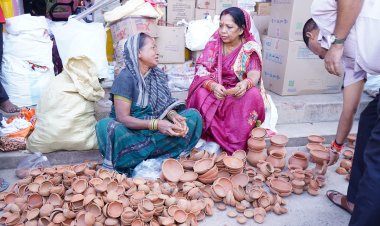 मुख्यमंत्री विष्णुदेव साय की धर्मपत्नी कौशल्या साय ने की स्थानीय उत्पादों की खरीदारी कर दिया वोकल फॉर लोकल का संदेश