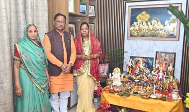 मुख्यमंत्री ने प्रतीक स्वरूप गोवर्धन पर्वत की पूजा अर्चना कर प्रदेश के सुख समृद्धि और खुशहाली की कामना की