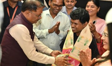 मुख्यमंत्री ने दिव्यांग बच्चों के संग बांटी दीपावली की खुशियां  दिव्यांगजनों के सशक्तिकरण के लिए सरकार संकल्पित – मुख्यमंत्री श्री विष्णुदेव साय