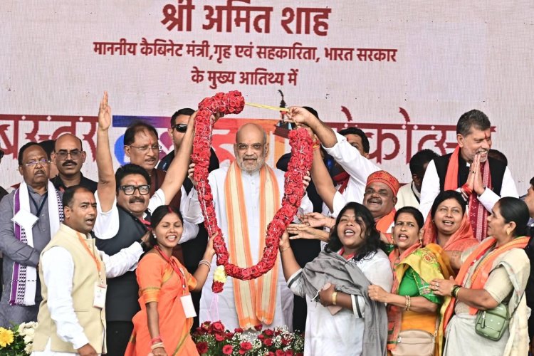 केन्द्रीय गृह एवं सहकारिता मंत्री अमित शाह ने आज छत्तीसगढ़ के जगदलपुर में बस्तर दशहरा महोत्सव को किया संबोधित, मुख्यमंत्री ग्रामीण बस योजना शुरू, हरी झंडी दिखाकर रवाना की गई बसें