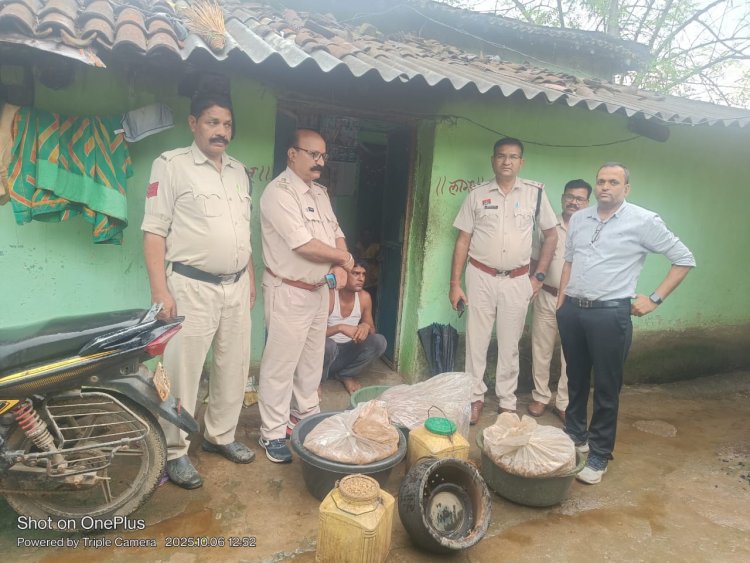 महिलाओं ने अवैध महुआ शराब और नशाखोरी के खिलाफ शुरू किया बड़ा अभियान   दबाव में आकर पुलिस और आबकारी विभाग ने संयुक्त कार्रवाई कर 6 ठिकानों पर की छापामार कार्रवाई