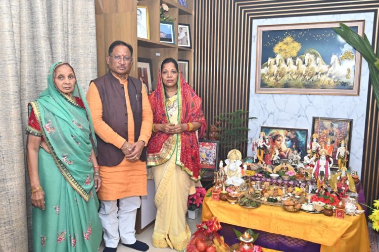 मुख्यमंत्री ने प्रतीक स्वरूप गोवर्धन पर्वत की पूजा अर्चना कर प्रदेश के सुख समृद्धि और खुशहाली की कामना की