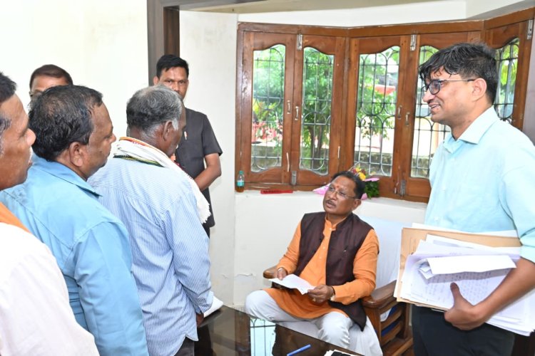 मुख्यमंत्री ने बगिया में सुनी लोगों की समस्या   आवेदनों का गंभीरता से निराकरण करने के निर्देश