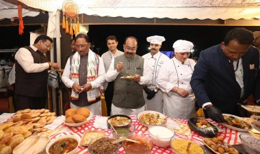 छत्तीसगढ़िया स्वाद से महक उठा केवड़िया:  एकता नगर में छत्तीसगढ़ के पर्यटन एवं संस्कृति की गूंज  मुख्यमंत्री विष्णुदेव साय ने छत्तीसगढ़ पर्यटन मंडल के स्टॉल का किया अवलोकन  लोक सीजी न्यूज़ / रायपुर, 11 नवंबर 2025 :-