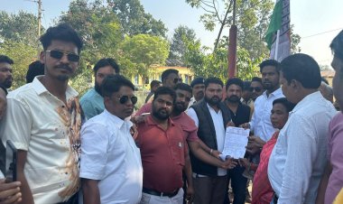 धान घोटाले को लेकर युवा कांग्रेस ने घेरा फरसाबहार एसडीएम कार्यालय  कोनपारा मंडी प्रबंधक तथा फड़ प्रभारी के विरूद्ध एफआईआर दर्ज करने की मांग