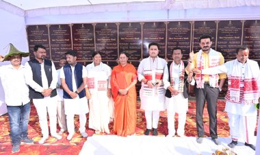 प्रधानमंत्री नरेंद्र मोदी ने जनजातीय क्षेत्रों में विकास हेतु जिले वर्चुअली 129.15 करोड़ से अधिक के विकास कार्यों का किया लोकार्पण, भूमिपूजन और शिलान्यास  5.80 करोड़ रुपए की लागत के पीएम जनमन योजना अंतर्गत 8 बहुउद्देशीय केंद्रों और जनजातीय बहुउद्देशीय विपणन केंद्र का हुआ लोकार्पण