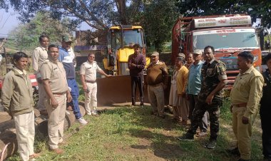 जेसीबी से वन भूमि में अवैध कब्जा कर खेत बनाने के मामले में वन विभाग की कार्रवा
