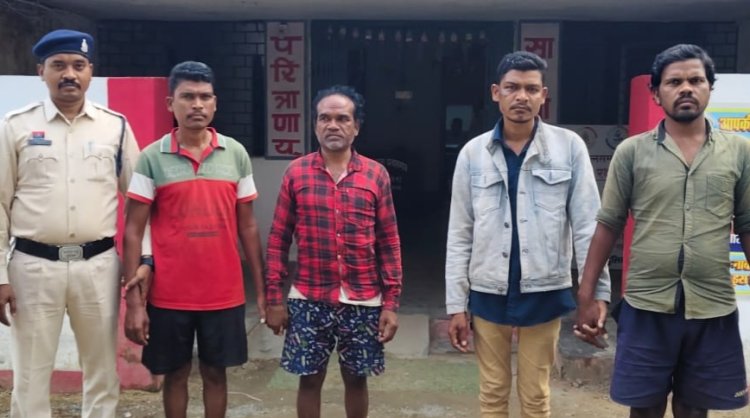 चार लोगों ने मिलकर एक को इतना पीटा की ग्रामीण ने इलाज के दौरान तोड़ दिया दम  नर्सरी के जंगल से लकड़ी काटकर जलाऊ हेतु लाने की बात को लेकर विवाद के बाद हुई थी मारपीट  मामला जिले के पत्थलगांव थाना क्षेत्र के ग्राम जोराडोल, सुगापारा का