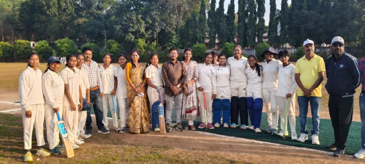 25 वीं स्कूल राज्य अंडर 17 गर्ल्स क्रिकेट टूर्नामेंट का कांकेर में हुआ आयोजन  टूर्नामेंट में सभी टीमों को हराकर सरगुजा ज़ोन ने जीता गोल्ड मेडल