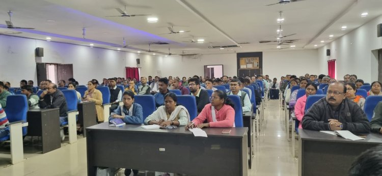 डिजिटल प्रशासन को सुदृढ़ बनाने की दिशा में एक महत्वपूर्ण पहल  जिला स्तरीय ई-ऑफिस प्रशिक्षण का हुआ आयोजन  लोक सीजी न्यूज़ / जशपुरनगर 13 नवम्बर 2025*