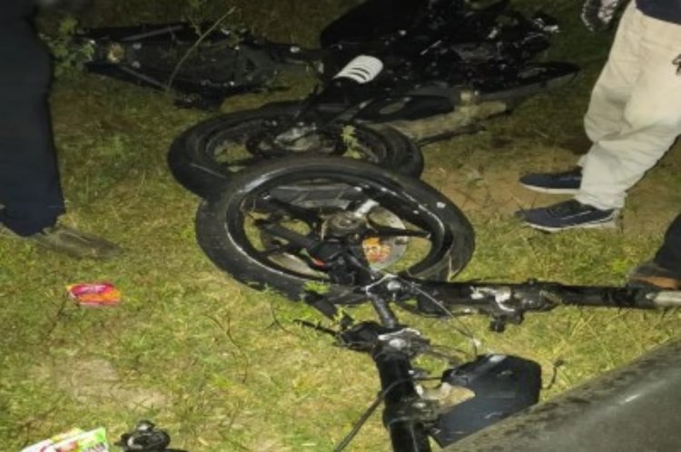 एनएच 43 पर भीषण सड़क हादसे में युवक युवती की दर्दनाक मौत   सड़क किनारे खड़े मालवाहक से टकराई तेज़ रफ़्तार बाइक