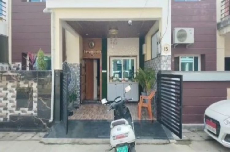 डीएमएफ  फंड में घोटाला ? अंबिकापुर और बलरामपुर में एसीबी और ईओडब्ल्यू की टीम ने 3 जगह मारा छापा  रविवार तडक़े से जारी है छापामार कार्रवाई