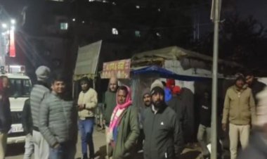 सड़क किनारे खड़े ट्रक से टकराए बाइक सवार 2 की मौत   तेज़ रफ़्तार बनी हादसे की वजह