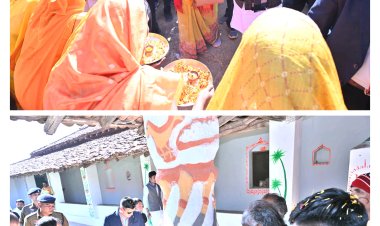 मुख्यमंत्री पहुंचे संत गहिरा गुरु आश्रम  सामरबार में गुरु पीठाधीश्वर संत श्री बभ्रुवाहन सिंह महाराज से की मुलाकात