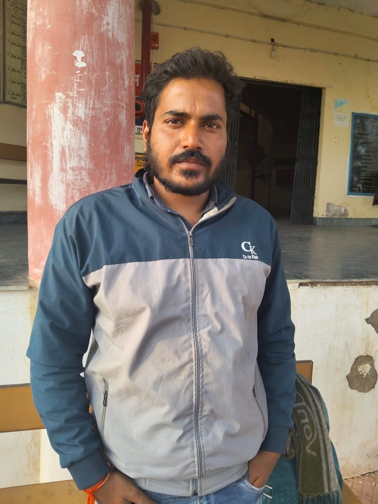 युवती से दुष्कर्म का आरोपी सहायक पोस्ट मास्टर गिरफ्तार, भेजा गया जेल  27 साल का आरोपी सौरभ कुमार युवती को शादी का झांसा देकर कर रहा था दुष्कर्म 