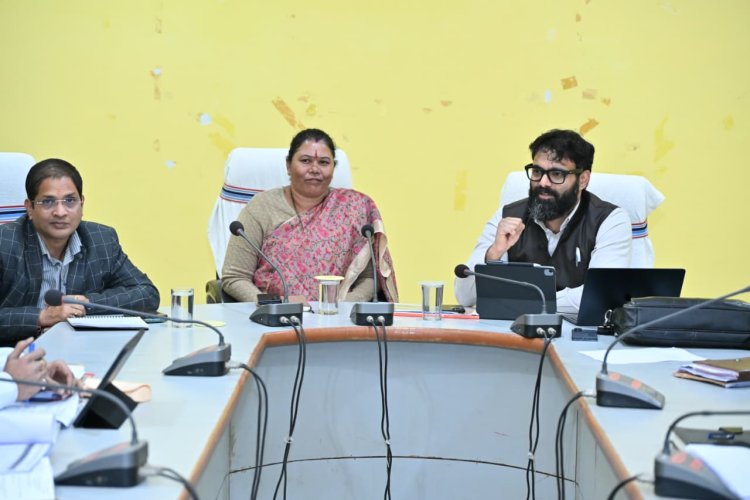पत्थलगांव क्षेत्र में सड़क व अवसंरचना कार्यों की हुई व्यापक समीक्षा   विधायक गोमती साय व कलेक्टर रोहित व्यास ने ली महत्वपूर्ण बैठक   विभागों को कार्यों में तेजी लाने के दिए सख्त निर्देश