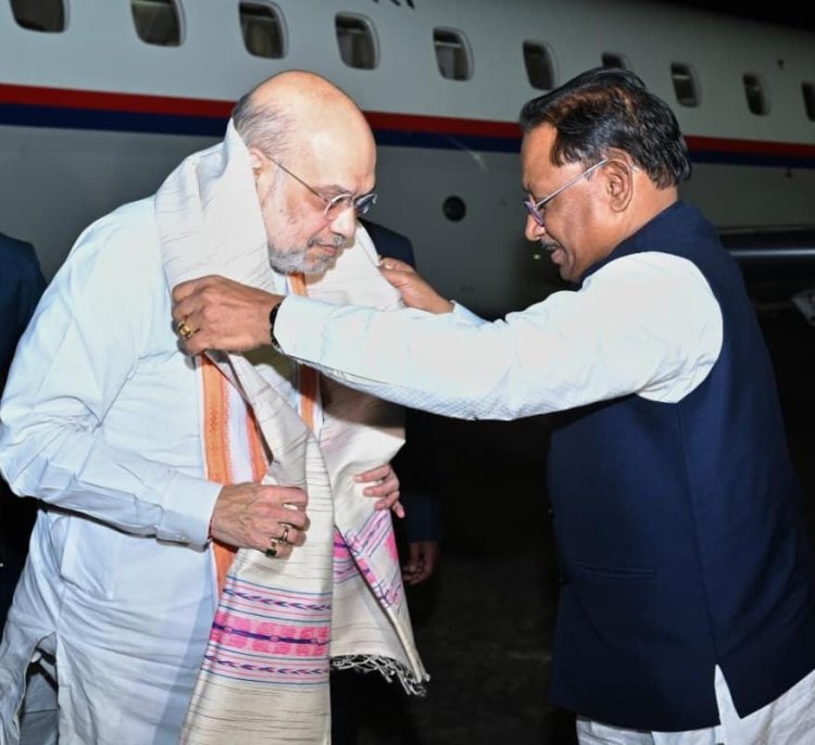 मुख्यमंत्री विष्णु देव साय ने केंद्रीय गृह मंत्री अमित शाह का स्वामी विवेकानंद विमानतल पर किया आत्मीय स्वागत