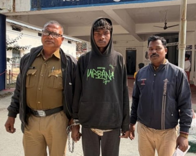 गुम नाबालिग बालिका को सूचना के 24 घंटों के भीतर ढूंढ लाई जशपुर पुलिस, लौटाई परिजनों के चेहरे पर मुस्कान  सोशल मीडिया के जरिए पीड़िता की हुई दोस्ती, शादी का झांसा दे भगा ले गया और किया दुष्कर्म