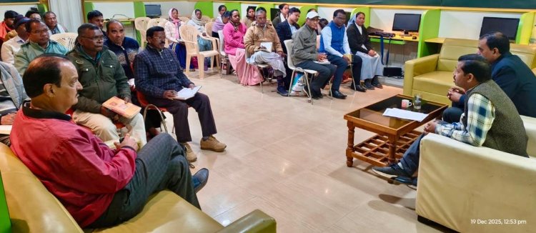 85% से कम परीक्षा परिणाम वाले विद्यालयों के प्राचार्यो की हुई समीक्षा बैठक