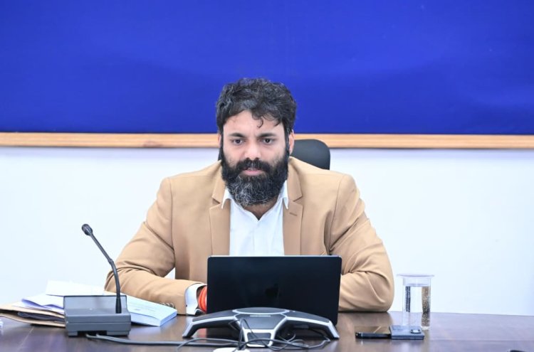 कलेक्टर ने कहा अवैध धान खपाने वालों पर करें कार्रवाई  उडऩदस्ता टीम को रात्रि पाली में सभी चेक पोस्ट का आकस्मिक निरीक्षण करने के दिए सख्त निर्देश