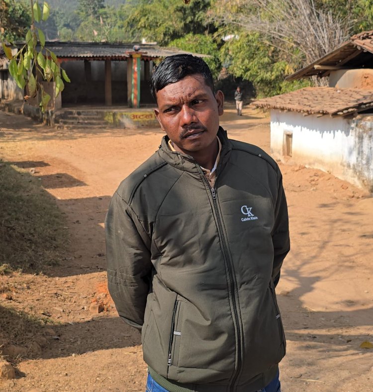 जिसे मरा हुआ मानकर परिवार वालों ने कर दिया अंतिम संस्कार, वो शख्स पहले घर पहुंचा फिर पुलिस स्टेशन  जिस शख्स की हत्या के आरोप में 4 लोग हैं जेल में बंद, उसने पुलिस के समक्ष प्रस्तुत होकर कहा जिंदा हूं