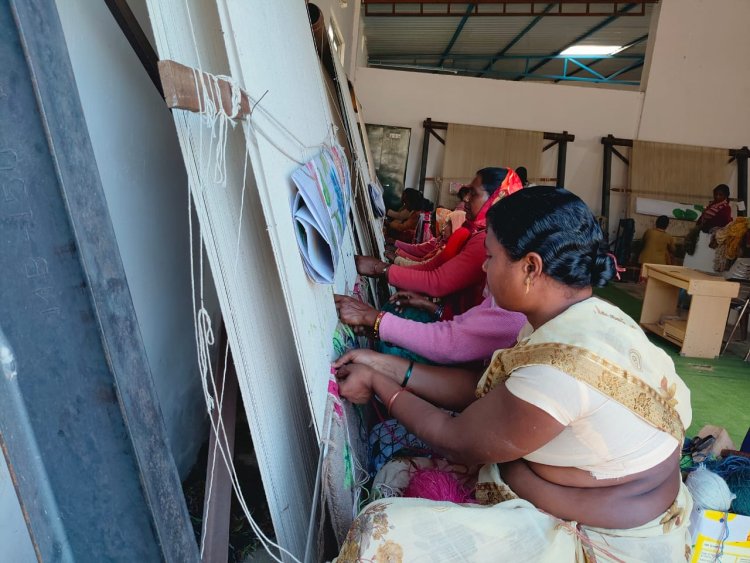 जशक्राफ्ट से संवर रहा कालीन शिल्प,  कालीन डिजाइनिंग पर चल रहा विशेष प्रशिक्षण कार्यक्रम