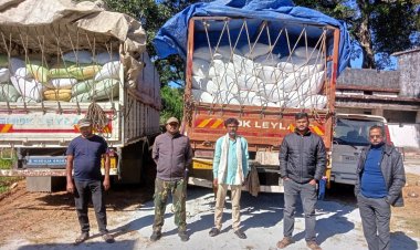 झारखंड से अवैध धान लेकर आ रहे दो ट्रकों से जशपुर पुलिस ने 400 बोरी में 160 क्विंटल धान पकड़ा  पुलिस ने पैट्रोलिंग के दौरान आरा चौकी क्षेत्र में दोनो ट्रकों को धर दबौचा, कार्यवाही हेतु सौंपा जिला प्रशासन को