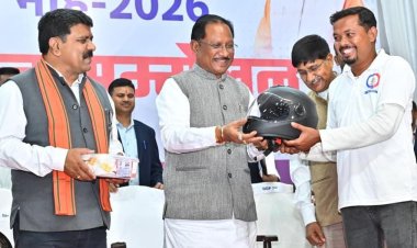 रोड सेफ्टी जागरूकता में पुलिस मितान निभाएंगे महत्वपूर्ण भूमिका – मुख्यमंत्री विष्णु देव साय  मुख्यमंत्री विष्णुदेव साय पुलिस मितान सम्मेलन में हुए शामिल