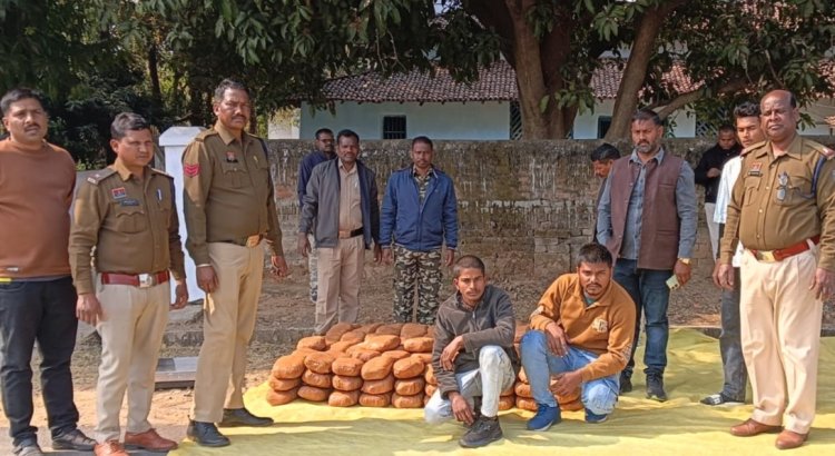 ओडिशा से जशपुर के रास्ते गांजा तस्करी करते दो युवक गिरफ्तार  क्रेटा कार से 55 लाख रुपए मूल्य का 1 क्विंटल 85 किलो गांजा बरामद