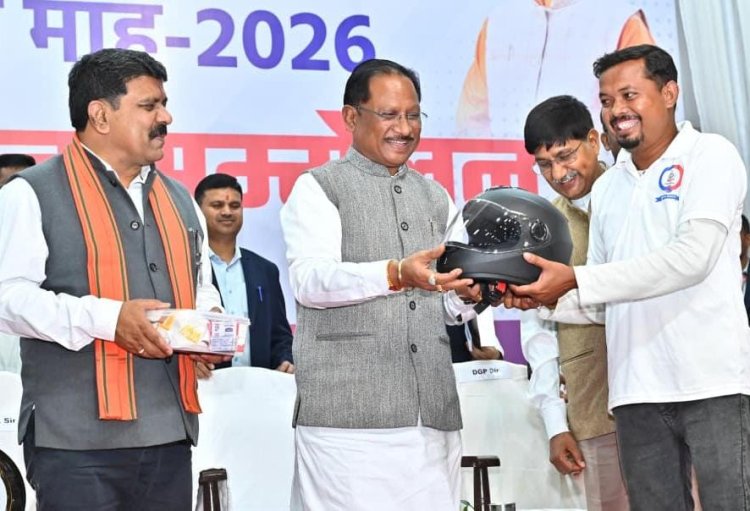 रोड सेफ्टी जागरूकता में पुलिस मितान निभाएंगे महत्वपूर्ण भूमिका – मुख्यमंत्री विष्णु देव साय  मुख्यमंत्री विष्णुदेव साय पुलिस मितान सम्मेलन में हुए शामिल