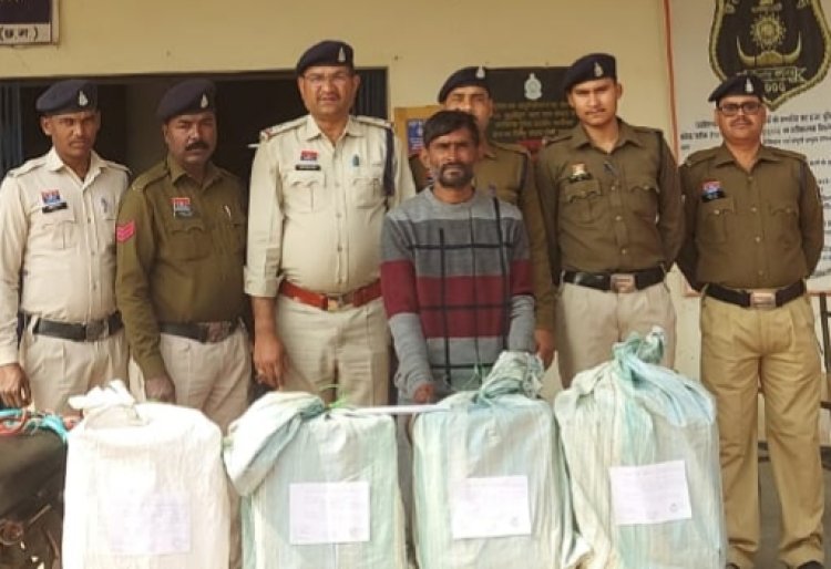 उड़ीसा से 640 शीशी प्रतिबंधित कफ सिरप लाते तस्कर को जशपुर पुलिस ने दबोचा