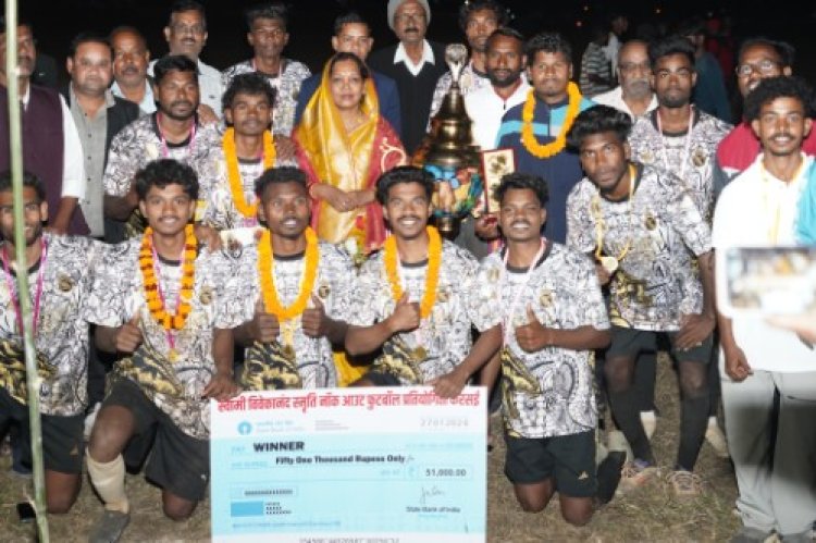 स्वामी विवेकानंद स्मृति नॉकआउट फुटबॉल प्रतियोगिता का भव्य समापन, पेनल्टी शूटआउट में फरसाबहार ने जशपुर को हराकर जीती ट्रॉफी  *मुख्यमंत्री की धर्मपत्नी कौशल्या साय ने खिलाड़ियों का बढ़ाया उत्साह*
