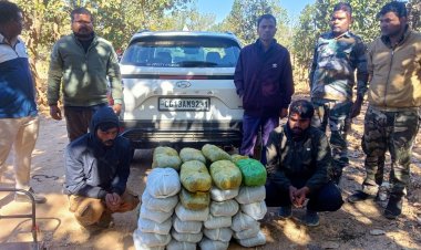 52 किलो गांजा जब्त, दो तस्कर गिरफ्तार  ओडिशा से क्रेटा कार में गांजा भरकर ले रहे थे जशपुर  जशपुर में ही खुदरा गांजा बेचने वालों को सप्लाई की बात कबूली