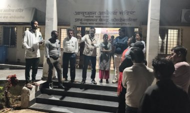 *पीएचसी कोल्हेनझरिया अश्लीलता–अभद्रता विवाद: देर रात तक बयान दर्ज, सीएमएचओ ने जारी किया नोटिस — आरोपी लैब टेक्नीशियन के प्रवेश पर ग्रामीणों ने लगाई रोक*