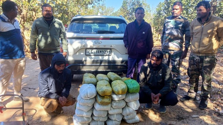 52 किलो गांजा जब्त, दो तस्कर गिरफ्तार  ओडिशा से क्रेटा कार में गांजा भरकर ले रहे थे जशपुर  जशपुर में ही खुदरा गांजा बेचने वालों को सप्लाई की बात कबूली