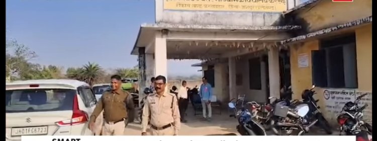 जशपुर के सरकारी स्कूल में छात्रों को बाइबिल बाँटने का विवाद, व्याख्याता को शो-कॉज नोटिस, कलेक्टर और डीईओ को कार्रवाई की अनुशंसा