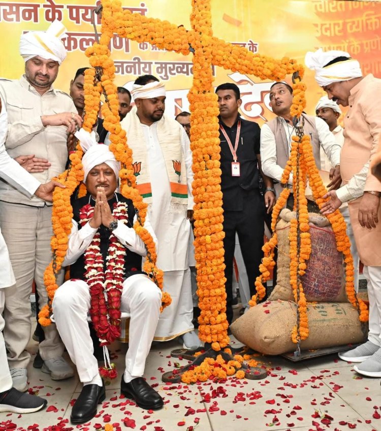 *मुख्यमंत्री को धान से तौलकर प्रदेश के अन्नदाताओं ने जताया आभार*
