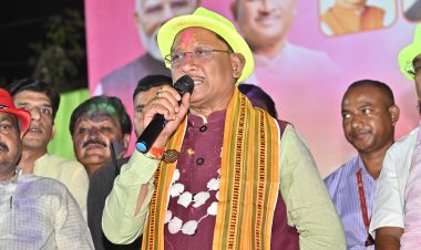 *होली सद्भाव, अपनत्व और गिले-शिकवे भुलाने का पर्व है : मुख्यमंत्री विष्णु देव साय*  *रायपुर प्रेस क्लब के होली मिलन समारोह “रंगोत्सव” मुख्यमंत्री हुए शामिल*