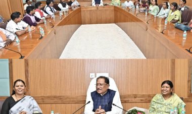 *विधानसभा की कार्रवाई देखने पहुंचे जशपुर जिले के 35 सरपंच*  *मुख्यमंत्री से जशपुर जिले के सरपंचों ने की मुलाकात*  *मुख्यमंत्री विष्णु देव साय ने सरपंचों से कहा, ग्रामीण विकास में सरपंचों की है महत्वपूर्ण भूमिका*