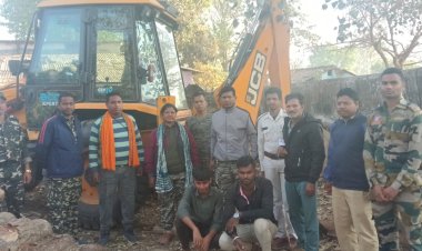 वनभूमि में जेसीबी से जंगल उजाड़ कर हो रहा था अवैध कब्जा  पांच लोगों के खिलाफ वन अपराध प्रकरण दर्ज, जेसीबी जप्त 