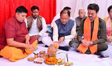 *मुख्यमंत्री विष्णुदेव साय ने 19.51 करोड़ रुपए लागत के 6 विकास कार्यों का किया भूमिपूजन*  *जशपुरनगर के वार्ड क्रमांक 16 में ऑडिटोरियम निर्माण कार्य का हुआ भूमिपूजन*