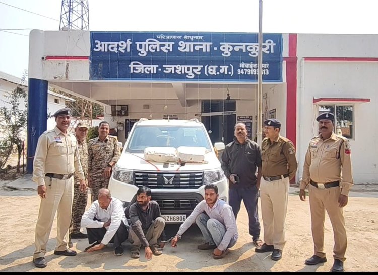 *बोलेरो के गुप्त चेंबर से 18.4 किलो गांजा भरकर ओडिशा से मध्यप्रदेश जा रहे तस्कर जशपुर में धरे गए*