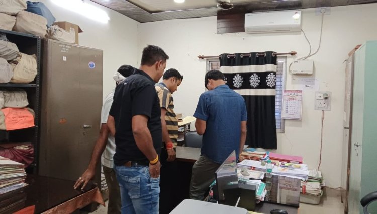 मनेंद्रगढ़ नपा में एसीबी की बड़ी कार्रवाई, प्रभारी सीएमओ और लेखापाल 33 हजार रिश्वत लेते गिरफ्तार